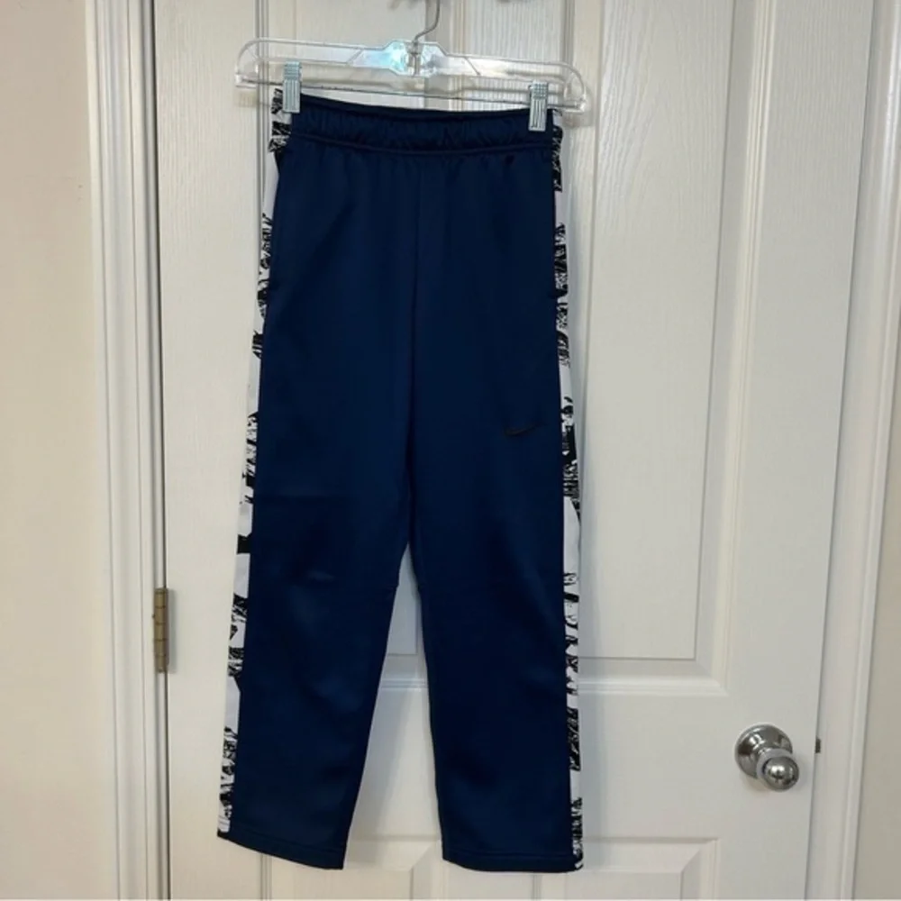 Big boys Nike DriFit pants size M